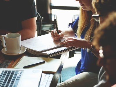 startup-meeting-brainstorming-594090 startup-meeting-brainstorming-594090